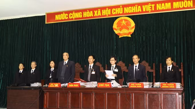 Hội đồng xét xử.
