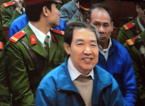 Dương Chí Dũng vẫn rất bình thản tại tòa.