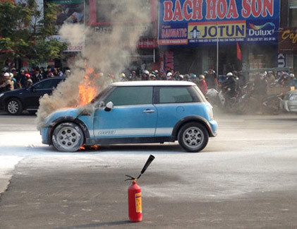 Rất nhiều người dừng xem.