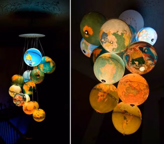 Chụp đèn hình quả địa cầu cực độc. Với chiếc đèn này "cả thế giới" như nằm trong nhà bạn. 
