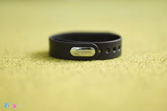 Thiết bị này khá mỏng, nhẹ.