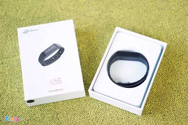 Sản phẩm này hiện có giá khoảng 900.000 đồng, cao hơn gấp đôi so với giá của MiBand từ Xiaomi.