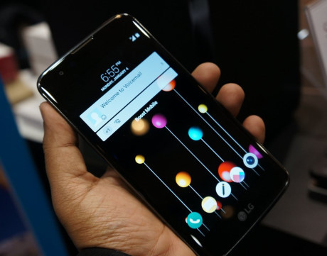  LG K7 sẽ có màn hình 5 inch độ phân giải 854x480 pixel, pin 2.125 mAh, camera trước 5 MP và Android 5.1 Lollipop. Các cấu hình khác cũng dựa trên thị trường với phiên bản LTE hoặc 3G giống như chiếc K10. Phiên bản LTE của K7 sẽ có vi xử lý lõi tứ 1.1 GHz trong khi bản 3G sử dụng vi xử lý lõi tứ 1.3 GHz. Camera chính là 8MP hoặc 5MP tùy thị trường, và RAM có thể là 1.5GB hoặc 1GB, còn bộ nhớ trong là 8GB hoặc 16GB. Phiên bản LTE của K7 chỉ có màu xám trong khi bản 3G có các màu trắng, đen và vàng. 