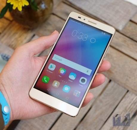  Máy có màn hình 5,5 inch độ phân giải full-HD, hệ điều hành Android 5.1 Lollipop giao diện người dùng Emotion UI (EMUI) 3.1. 