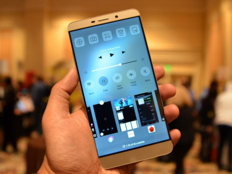  Letv Le Max Pro là mẫu smartphone đầu tiên chạy chip Snapdragon 820 trên thị trường, không phải là Samsung hay Mi5 của Xiaomi như các tin đồn trước đó. Ngoài Snapdragon 820, điện thoại này cũng là smartphone tiên phong ứng dụng công nghệ cảm biến vân tay bằng sóng siêu âm Sense ID của Qualcomm. 