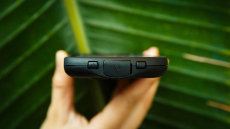  Kyocera Duraforce có bề ngoài bằng cao su và tương đối mập với kích thước 5.39 × 2.78 × 0.55 inche (HWD). Thiết bị không sở hữu màn hình tinh thể sapphire giống như người anh em Brigadier, màn hình 720p LCD kích thước 4,5 inch tỏ ra không mấy khác biệt, tích hợp VXL lõi tứ Qualcomm Snapdragon 400 tốc độ 1,4 ghz, bộ nhớ trong 16 GB hỗ trợ khe cắm thẻ nhớ microsd lên đến 32 GB, pin Lithium-Ion dung lượng 3100 mah. 