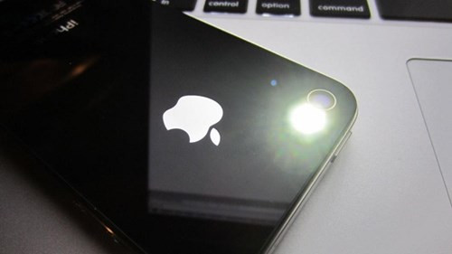  4. Tránh lạm dụng Flash. Hãy tận dụng tốiđaánh sáng tự nhiênđểđem lại chất lượng tốt nhất cho bứcảnh. Sử dụng Flash khôngđúng trường hợp sẽ làm bứcảnh của bạn khôngđược tự nhiên, cháy sáng hay bịhiện tượng mắtđỏ. Flash tốt nhất chỉ nên dùng khi thiếu sáng và cự ly từ đối tượng tới máy chỉ vài mét. 