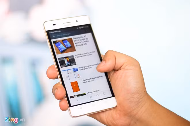  Điện thoại Huawei G Play Mini có màn hình 5 inch, độ phân giải HD.