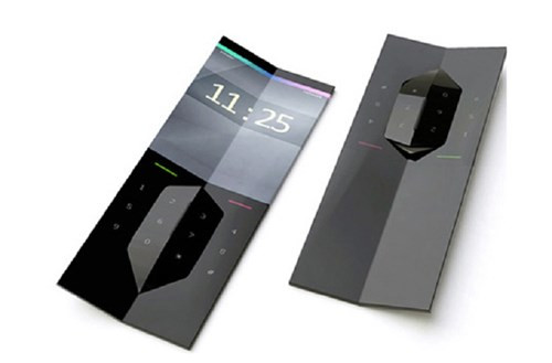 Mẫu smartphone Kambala thiết kế bởi Ilshat Garipov sẽ ôm gọn khuôn mặt bạn mà vẫn đảm bảo chất lượng thoại với tai nghe được tích hợp sẵn. Đặc biệt hơn, Kambala có thể ngụy trang bản thân bằng cách bắt chước màu da và đường nét khuôn mặt của người dùng nhờ bộ cảm biến hình ảnh siêu nhạy gắn trên thân máy.