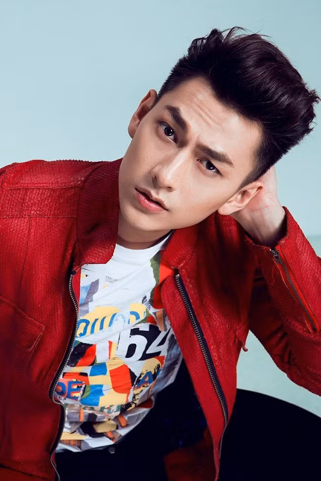 Sau khi nổi tiếng nhờ The Remix, tin đồn Isaac rời nhóm khiến fan lo lắng. Tới thời điểm hiện tại, Isaac vừa tham gia hoạt động nhóm và vừa hoạt động solo.