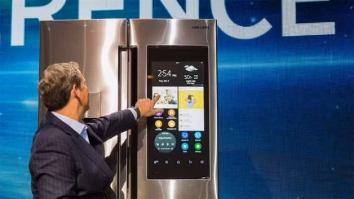  2. Vật dụng trong nhà trở nên thông minh hơn. Chúng ta có thể chưa ứng dụng được trí tuệ nhân tạo để làm ngôi nhà thông minh như ý tưởng của ông Mark Zuckerberg nhưng các vật dụng trong nhà đã trở nên thông mình hơn với các sản phẩm đến từ hãng Shortcut Labs, Netatmo Presence và Samsung.