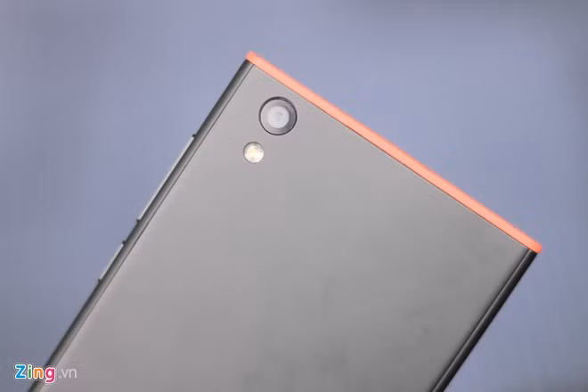 Obi SJ1.5 được trang bị máy ảnh chính 8 MP kèm đèn flash.