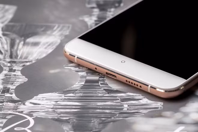 Các chi tiết trên máy cũng được thiết kế rất tinh giản, đi kèm đường cắt CNC.