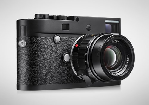  2. Leica M Monochrom (mẫu 2 46) Đúng như tên tuổi của thương hiệu máy ảnh xa xỉ Leica, các sản phẩm của hãng thật sự có mức giá quá đắt đỏ mà không hề tương xứng với tính năng. Chiếc máy ảnh Leica M Monochrom (mẫu 246) là một ví dụ điển hình với mức giá khoảng 7.450 USD (khoảng 166 triệu đồng). Máy chỉ có khả năng chụp đen trắng với cảm biến Full-Frame đơn sắc đầu tiên trên thế giới có độ phân giải 24MP, bộ vi xử lý hình ảnh Leica Maestro hiệu suất cao,hỗ trợ ISO tới 25.000, cùng bộ nhớ đệm mở rộng tới 2GB.
