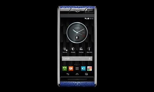 Stingray được trang bị màn hình 4.7 inch độ phân giải Full HD, bộ vi xử lýSnapdragon 801 tốc độ 2.3GHz, camera chính 13MP được tinh chỉnh bởi Hasselblad, một nhà sản xuất máy ảnh cao cấp. Nhạc chuông được sáng tác bởi dàn nhạc cổ điển London Symphony Orchestra và hệ thống âm thanh cao cấp Dolby Digital. 