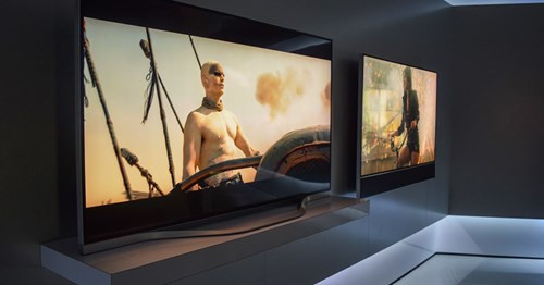  14. Vizio Reference Series 120 inch Viziotừ trước đến nay vẫn được biết đến với những sản phẩm TV "thân thiện" với túi tiền của người tiêu dùng. Tuy nhiên, thế hệ TV Reference Series mới của hãng lại đi ngược tiêu chuẩn với mức giá gây "sốc". Cụ thể, model TV 120 inch này có giá ngót nghét 130.000 USD (khoảng 3 tỷ đồng). Theo các chuyên gia, điểm nhấn đáng chú ý nhất trên dòng sản phẩm Reference Series là chất lượng màu sắc ấn tượng nhờ tích hợp công nghệ Dolby Vision. Được biết, công nghệ này hỗ trợ dải màu động lớn, giúp tái tạo màu sắc sống động và chân thực hơn.