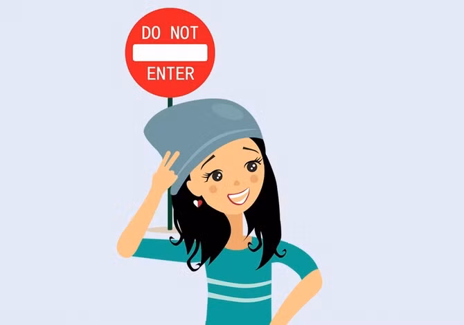  2. Lỗi phông nền. Đây cũng là một trọng những sai lầm phổ biến khi bắt đầu làm quen với nhiếp ảnh. Khi mới bắt đầu, mọi người thường có xu hướng chụp ảnh ngay khi thấy một cái gì đó đẹp và thú vị. Hay nói cách khác, bạn quá quan tâm tới chủ thể mà không xem xét đến những thứ xung quanh nó. Khi chụp ảnh, ví dụ như chụp ảnh chân dung, tập thể, động vật… ngoài chủ thể, hãy chú ý đến những gì xuất hiện phía sau. Cành cây, cột đèn, biển giao thông hay người đi lại… đều khiến bức ảnh của bạn trở thành thảm họa. 