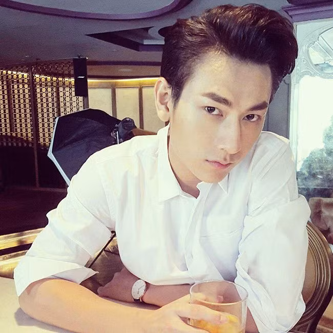 Anh chàng “Lee Min Ho phiên bản Việt” vừa hoàn thành vai diễn đầu tay trong phim điện ảnh “Tấm Cám” đóng cặp cùng Hạ Vi – “mỹ nữ vạn người mê” và cũng là bạn gái mới của Quốc Cường.