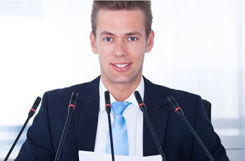 Đặt câu hỏi, nếu là câu hỏi về họ thì càng tốt. Một nghiên cứu tâm lý từ trường đại học Harvert của Mỹ vào năm 2012 cho thấy con người rất hào hứng với những câu hỏi liên quan đến mình. Do vậy, nếu bạn muốn nhận được email hồi đáp sớm từ những người này, ngoài chủ đề chính thì trong email có thể kèm thêm một số câu hỏi liên quan đến công việc, gia đình họ.