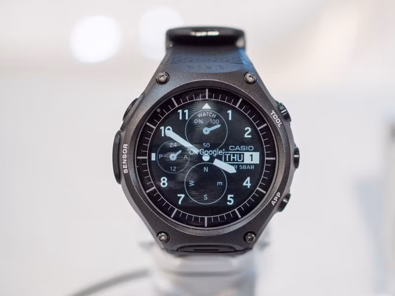 Model này có thể kết nối với các thiết bị cầm tay khác chạy hệ điều hành Android và iOS.