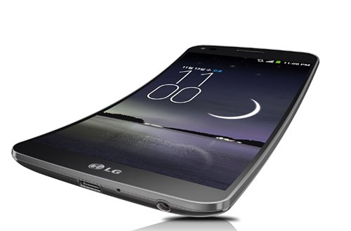 LG G FLEX: Đây là smartphone Android thứ hai trên thế giới sở hữu thiết kế màn hình dẻo được uốn cong (sau Samsung Galaxy Round). Máy trang bị chip xử lý 4 nhân Snapdragon 800 tốc độ 2,26 GHz, RAM 2 GB đi kèm camera sau 13MP. Ngay cả viên pin 3.500 mAh bên trong cũng được làm cong theo dáng máy.