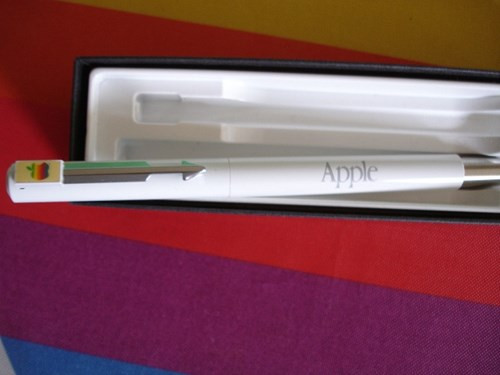 Qua đây có thể thấy, Apple thường cố gắng đưa ra giá cao để định vị sản phẩm nhằm kiếm tối đa lợi nhuận và dù đang làm mưa làm gió trên thị trường di động hiện nay nhưng không phải sản phẩm nào của Apple cũng "xưng bá" dù hét giá rất cao.