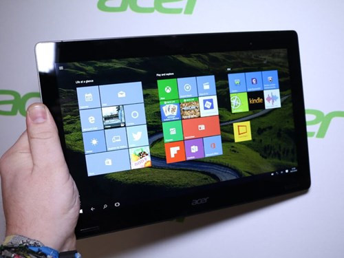 Hiện tại, Acer Switch 12 S đang được trưng bày tại triển lãm điện tử và công nghệ CES 2016. Dự kiến, nó sẽ được bán ra ở thị trường Trung Quốc, châu Âu, Trung Đông và châu Phi trong tháng Hai tới với giá khởi điểm 999 USD (tương đương 22,42 triệu đồng).