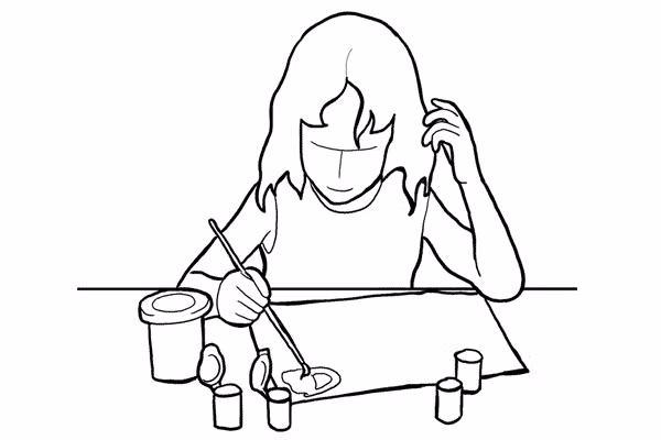 6. Hãy thử chụp ảnh trẻ em trong môi trường hàng ngày của chúng, ví dụ như đang chơi trò chơi ưa thích, đang làm bài tập ở nhà, đang chơi đàn, chơi cờ… hoặc như trong ví dụ này, bé đang vẽ tranh với màu nước. Giữ cho chúng bận rộn trong một khung cảnh quen thuộc là một cách tốt để có được sự hợp tác và bạn sẽ chụp được bức ảnh mà bạn muốn.