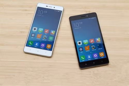 Xiaomi Redmi 3 được trang bị màn hình IPS 5 inch, độ phân giải HD (1.280x720 pixel), mật độ điểm ảnh 294 ppi. Kích thước của máy lần lượt là 139,3x69,6x8,5 mm, trọng lượng144g.
