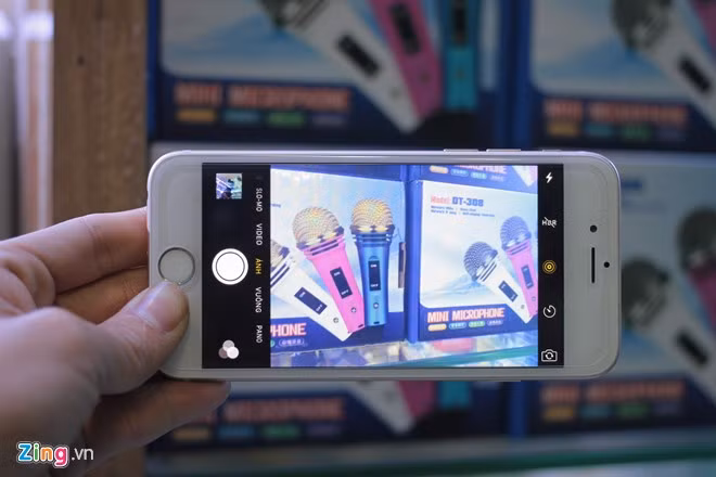 Giao diện máy ảnh cũng hoàn toàn giống với iPhone 6S.