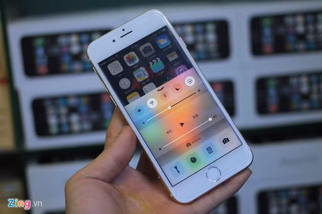 Cận cảnh iPhone 6S dùng ruột 5S có 3D Touch ở Sài Gòn Can canh iPhone 6S dung ruot 5S co 3D Touch o Sai Gon