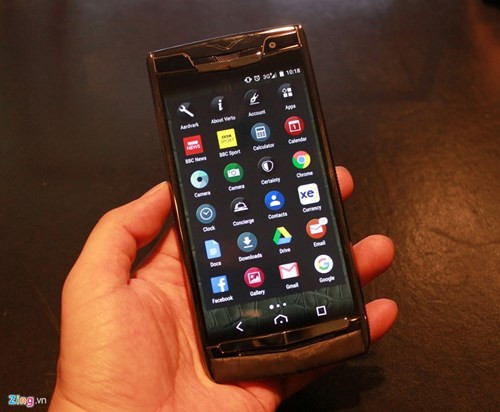 Máy chạy hệ điều hành Android 5.1, chip Snapdragon 810 tám nhân và RAM 4 GB. Vertu hỗ trợ dịch vụ Wi-Fi toàn thế giới cho sản phẩm qua dịch vụ iPass riêng.