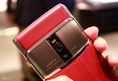 Ngoài bản thông thường, New Signature Touch còn có nhiều màu sắc khác. Mức giá khởi điểm từ 240 triệu đồng.