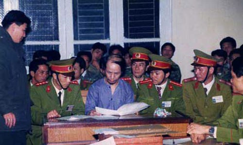 Hình ảnh Vũ Xuân Trường làm việc với cơ quan chức năng