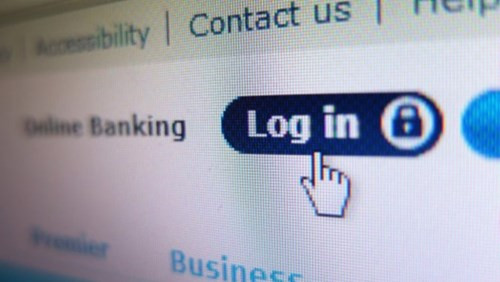  6. Mật khẩu của tài khoản trực tuyến đột ngột bị thay đổi. Nếu một hay nhiều mật khẩu của tài khoản email, mạng xã hội… của bạn bất ngờ bị thay đổi thì chắc chắn các tài khoản này đã bị hack. Khi gặp phải vấn đề này, tốt nhất hãy thông báo đến người thân, bạn bè rằng tài khoản của bạn đã bị mất cắp, sau đó tìm cách lấy lại mật khẩu nhờ công cụ “Quên mật khẩu” trên các dịch vụ trực tuyến. 