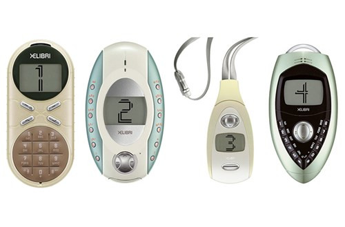 SIEMENS XELIBRI: Chiếc điện thoại này có pin cực khỏe, cho phép gọi điện, nhắn tin thoải mái cả tuần. Cách sử dụng khá đặc biệt, không máy nào giống máy nào, như Xelibri 3 chỉ dùng bàn phím ảo để nhắn tin; Xelibri 8 có dây đeo trước ngực, còn Xelibri 7 thì kẹp vào ve áo, túi quần.