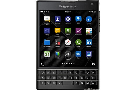  BlackBerry Passport. BlackBerry Passport là thiết kế từ cảm hứng của chiếc hộ chiếu (Passport), sở hữu cấu hình cao nhất hiện nay với bộ xử lý 4 nhân 2.26Ghz, bộ nhớ trong 32GB (RAM 3GB), hỗ trợ thẻ nhớ microSD lên đến 64GB. Camera sau của chiếc smartphone này có độ phân giải lên đến 13Mp với chức năng ổn định quang học và hệ thống tự động lấy nét (Auto Focus), quay film theo chuẩn Full HD, camera trước có độ phân giải 2Mp cho phép quay film theo chuẩn HD... Pin trên BlackBerry Passport có thể được xem là pin có dung lượng lớn nhất hiện nay (3.450 mAh) trong các dòng smartphone, cho phép người dùng có thể sử dụng liên tục trong 30 giờ.