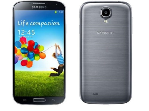 Samsung Galaxy S4 được trang bị màn hình 5-inch có độ phân giảiFull HD 1920x1080 pixel, tương đương với mật độ điểm ảnh là 441PPI, đây là màn hình di động tốt nhất từ trước đến ngay. Vậy tại sao Samsung Galaxy S4 lại phục vụ tốt nhu cầu lướt web của người dùng? Một phần lý do là vì màn hình Super AMOLED của Samsung có độ tương phản rất cao và khả năng hiển thị màu đen sâu hơn (thích hợp cho xem phim), màu sắc tươi tắn trong trẻo. Với độ phân giải cao, người dùng có thể dễ dàng đọc văn bản cả khi phóng to hay thu nhỏ.