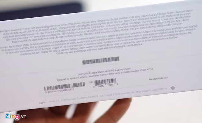 Tương tự iPhone, Apple Watch chính hãng tại Việt Nam cũng có tên mã VN/A, tiếng Việt trên hộp đựng.