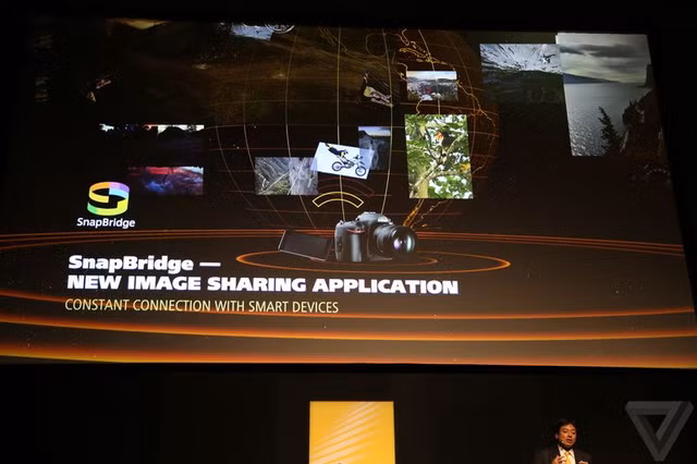 Sản phẩm mới của Nikon cũng được tích hợp chuẩn kết nối USB 3.0, Wi-Fi và NFC. Máy có 2 tuỳ chọn lưu trữ thẻ XQD hoặc SD và được bán cùng thời điểm với chiếc Nikon D5 là tháng 3 năm 2016. Giá của Nikon D500 là 2000 USD (khoảng 45 triệu đồng) cho thân máy. Nếu mua kèm với Lens kit AF-S DX NIKKOR 16-80mm f/3.5-5.6 G ED VR, khách hàng sẽ phải chi 3070 USD (khoảng 69 triệu đồng).