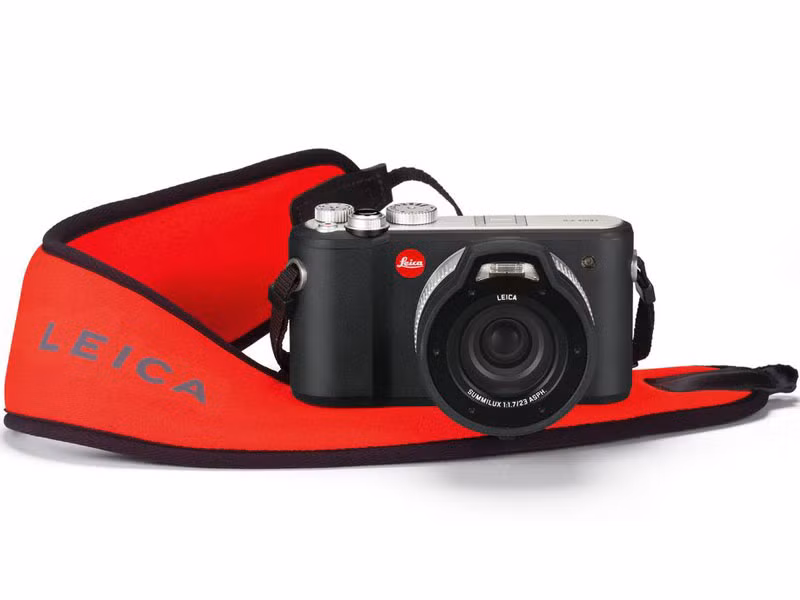 Leica X-U được trang bị cảm biến APS-C với độ phân giải 16,5 MP, ống kính Summilux 23mm, khẩu độ f/1.7.