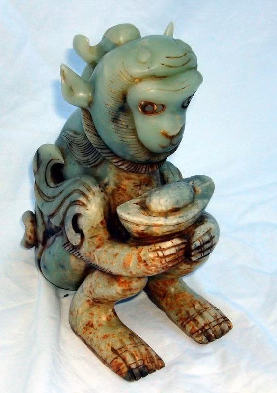  Tượng cổ hình Tôn Ngộ Không làm bằng ngọc bích của Trung Quốc.