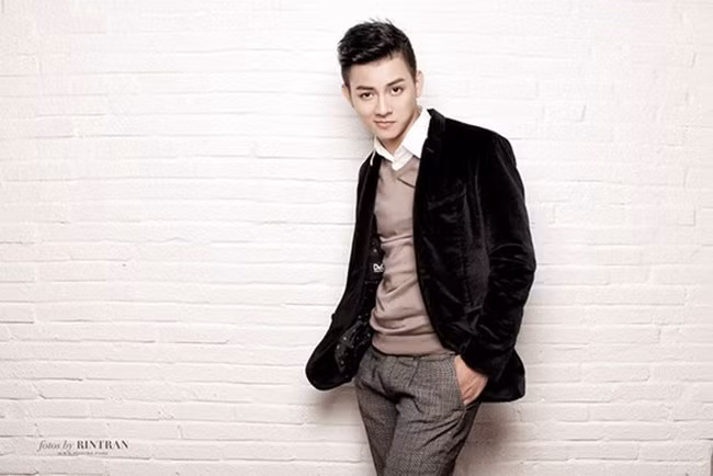 Hoài Lâm trở thành cái tên hot nhất cộng động mạng sau khi giành ngôi vị quán quân Gương mặt thân quen 2014.