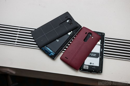 Đặc biệt LG V10 còn có khả năng chơi nhạc lossless,tự động nâng cấp nhạc MP3 và nhạc online thường lên chất lượng cao. Máy sở hữu hai camera trước 5MP, trong khi camera sau 16MP, khẩu độ f/1.8. 