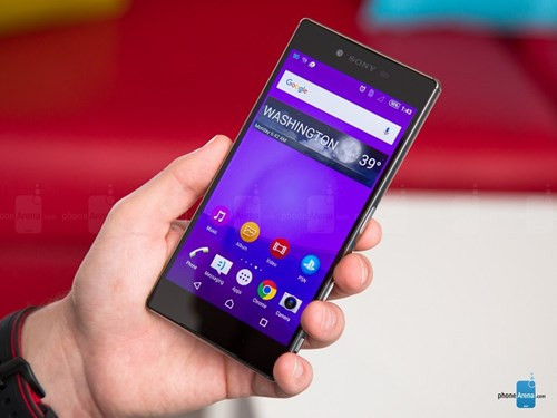  Sony Xperia Z5 Premium Là phiên bản smartphone cao cấp nhất trong bộ ba Xperia Z5 ra mắt trong năm nay, Xperia Z5 Premium được trang bị màn hình 5.5 inch độ phân giải siêu khủng lên tới 4K, đạt mật độ điểm ảnh 801ppi. Tuy nhiên, độ phân giải trên chỉ có thể hiển thị với một số ứng dụng của Sony. Trong khi đó đa phần màn hình chỉ hiển thị độ phân giải Full HD.
