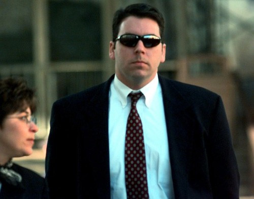  3. Melissa Được đặt theo tên của một vũ công ở Florida, virus này được tạo ra năm 1999 bởiDavid L. Smith. Để phát tán virus, Smith gửi các email chứa tệp tin dạng file word với tiêu đề là danh sách mật khẩu của các website khiêu dâm. Kết quả là rất nhiều người đã click vào đó và thiệt hại do Melissa gây ra ước tính khoảng 80 triệu USD. Smith cuối cùng cũng bị bắt, song ông đã hợp tác với FBI để bắt giữ một hacker khác. Nhờ vậy, Smith chỉ phải ngồi tù 20 tháng và nộp phạt 5.000 USD.