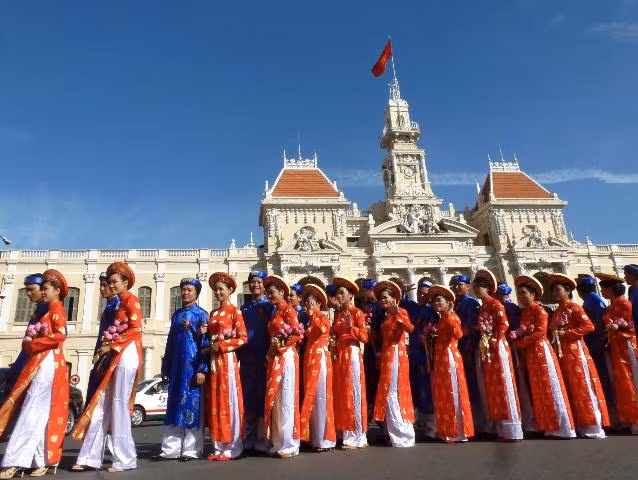 Sáng 2/9, Trung tâm Hỗ trợ thanh niên công nhân TPHCM (Thành Đoàn TPHCM) đã tổ chức lễ cưới tập thể cho 100 cặp đôi thanh niên