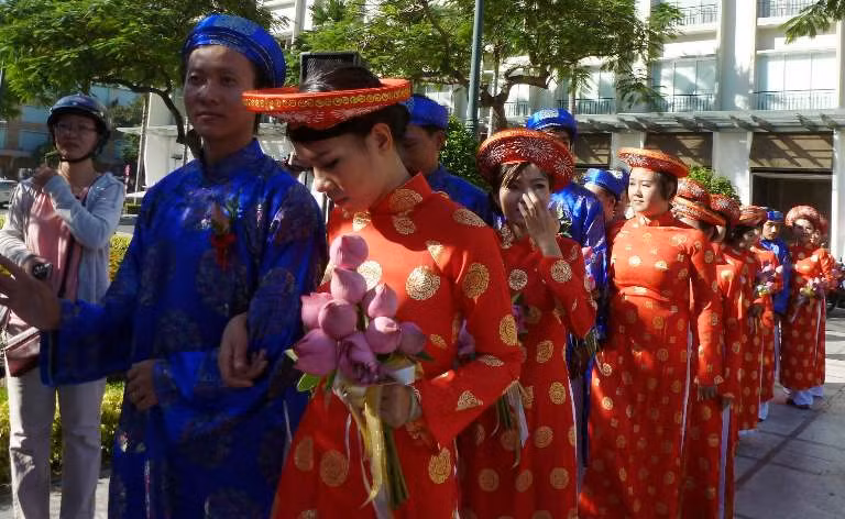 200 bạn trẻ là các cặp đôi cán bộ; công nhân viên; thanh niên công nhân, lao động làm việc tại các doanh nghiệp, cơ quan, Khu chế xuất, Khu công nghiệp,đơn vị đóng trên địa bàn TPHCM và các vùng lân cận