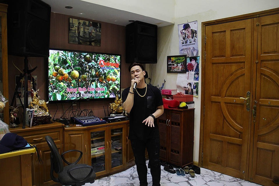 Khanh Phuong 'Chiec khan gio am': Nha 200 ty song doc than tuoi 41-Hinh-7