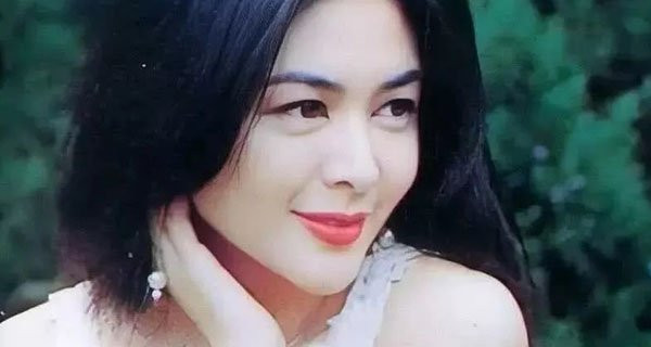 2 cho to ra, 2 cho chay xe canh bao phu nu dang lao hoa tung ngay